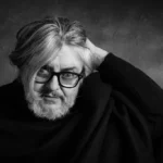 uomo ritratto da una fotografia
