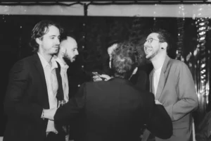 matrimonio a milano - momento di allegria durante la festa - fotografo matrimoni brescia